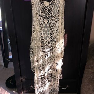 Cream colored lace sleeveless hi-low kimono